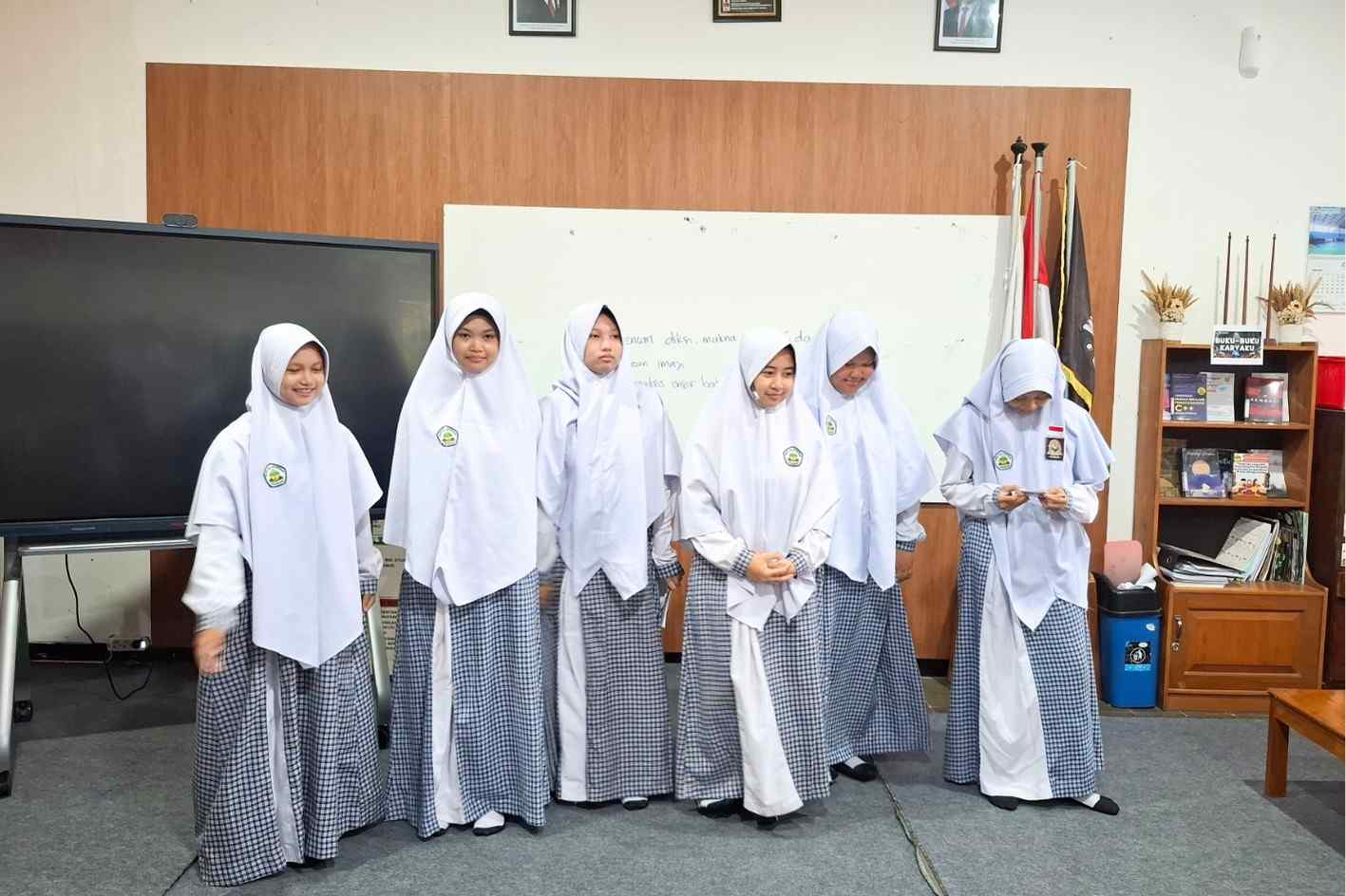 English for Life ft. Student Mentors: Strengthening Self-Confidence through English during Ramadan