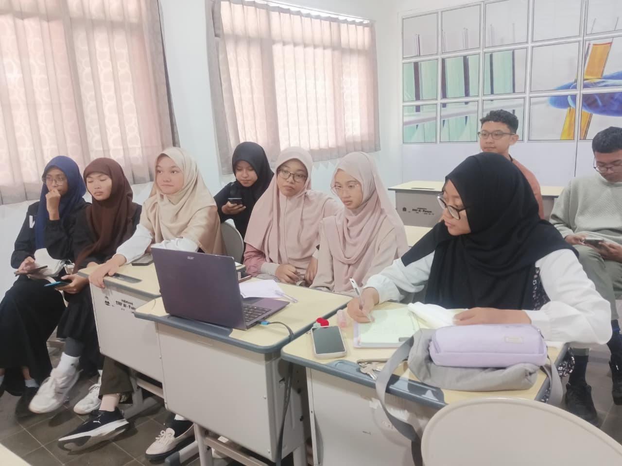 Mengenal Jurnalisme dan Teknik Dasar Penulisan Artikel Bersama Alumni Al-Furqan Jember